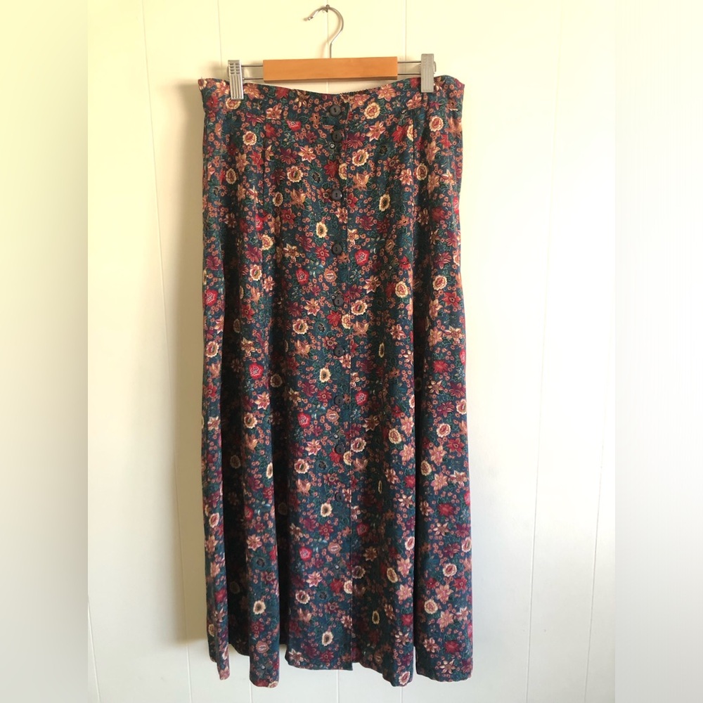 NWOT Sag Harbor floral midi skirt. Size medium